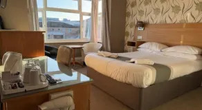 The Avenue Hotel - Image 2