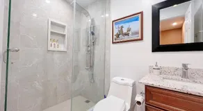 Spacious Rooms with Bath Near Wonderland & Vaughan Mills Mall - Image 4