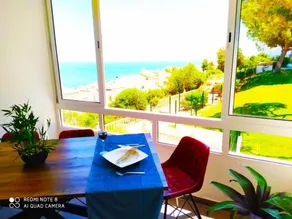 Apartamento con vistas al mar, piscina y garaje - Image 1