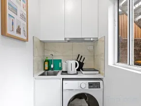 Cozy Room - Ideally Located at Kensington - Image 5