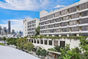 Luxurious 2BR Abode in Superb Location! - Image 3