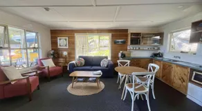BINALONG BEACH COTTAGE Beachfront at Bay of Fires Next to Restaurant - Image 2