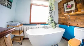 2 Independant Boutique Apartments one sleeps 2 the other sleeps 4, Meadowhall, Sheffield Arena, Free Parking - Image 3