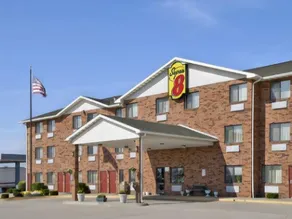 Super 8 by Wyndham Bowling Green - Image 4
