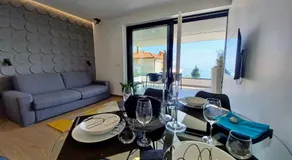 Villa V with pool and free parking - Image 4