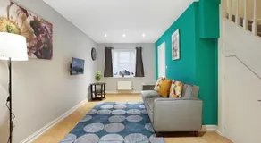 Comfortable stylish Townhouse in Ashford sleeps 5 Netflix 2 Parking spaces Perfect for Contractors and Families - Image 3