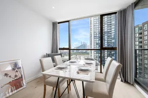 City Center 2-Bedroom in Darling Harbour - Image 3
