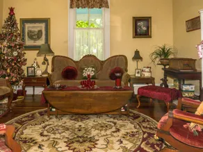 Holly House of Hamilton - Image 4