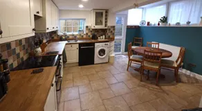 Charming 2BR Edwardian House in Market Town - Image 4
