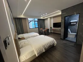 Maple Leaf Boutique Hotel - Image 2