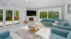 Luxury Villa Sleeps 15, Heated Pool, Jacuzzi, Sauna, & Gym - Image 2