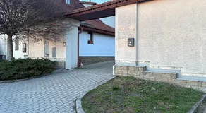 Podkrovní garsonka s parkováním zdarma - Image 3