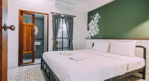V1 Room Hotel - Image 5
