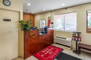 Econo Lodge - Image 5