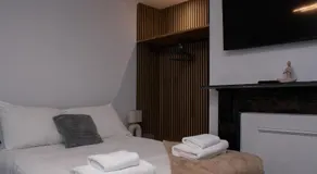 Ivy House - Image 2