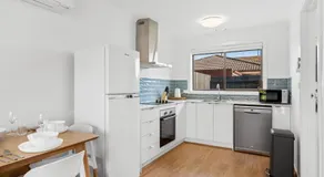 Wilson Executive by Geelong Short & Long Stays - Image 4