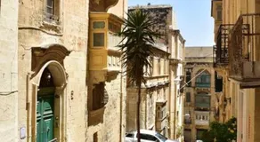 City centre Pied-à-Terre near food market and walking distance to bus terminus - Image 4