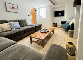 Beautiful Rural Cottage by the Coast - Image 2