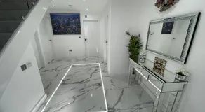 Modern 4 Bedroom Stylish Villa with out-door Hot Tub - Image 4