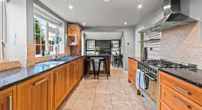 Inspira Stays Stunning Large Modern House 3 Car Driveway PS4 & Table Football Huge Kitchen - Image 3