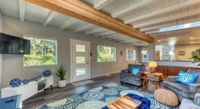 Stunning new home with furnished deck & easy beach access - Image 4