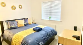 4 Bed House with Driveway Parking for 2 Cars - Rugby - Sleeps 10! Perfect for groups! - Image 2