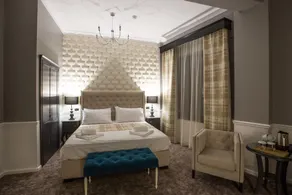 Peninsula Boutique Hotel - Image 2