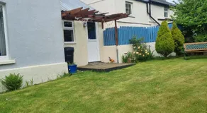 Relaxed rural apartment 15 min from coastal walks - Image 3