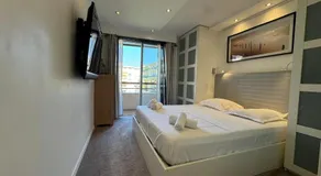 SIENA - Appartement 6 personnes avec Terrasse et Jacuzzi plein cœur centre-ville quartier du Port de Nice - Image 2