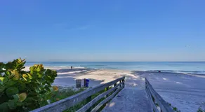 100 steps to beautiful Indian Rocks Beach, oceanside, 2 bedroom updated condo - Image 5