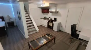 Cozy Bachelor Apartment at Trillium - Image 2