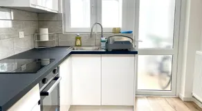 Bright 1 bedroom guest house - Image 4
