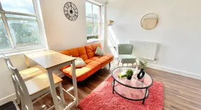 2 Bed Flat - Sleeps 4 - Parking - Wifi - Image 4