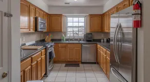 Huge 3BR Urban Gem just 3 miles to NYC plus Free Parking - Image 2