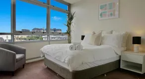 Panoramic Waterfront 2BR Apartment in Barangaroo with Pool, Gym, Sauna, Parking - Image 2