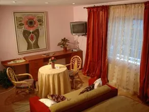 Country Club La Mesteceni - Image 2