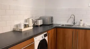 Modern Spacious Flat In Ipswich - Sleeps 6 - Parking - Image 2