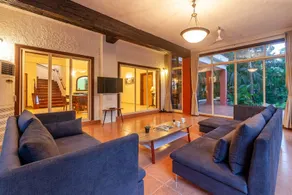 Palm Trove by Vista Rooms - Image 2