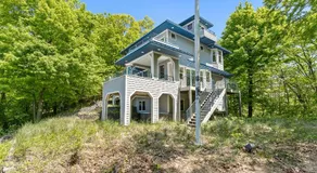 Experience luxury at Lakefront Villa - Image 5