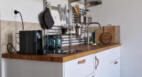 Cozy one-room apartment with garage and AC - Image 3