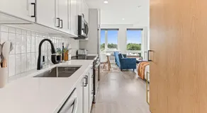 Cozy Studio Escape Near Downtown Minneapolis - Image 4