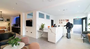 PREMIER SUITES Edinburgh Fountain Court - Image 4