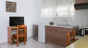 stayroulas studios - Image 2