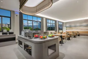 T · Island Smart Cinema Hotel - Image 2