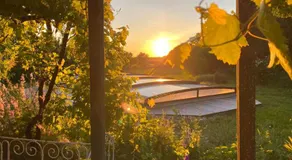 La Jolie Longère Fleurie Roulotte avec piscine et grand jardin - Image 3