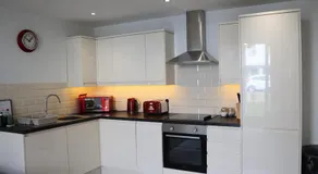 Luxury 2-Bed Flat Central Ipswich Parking - Image 2