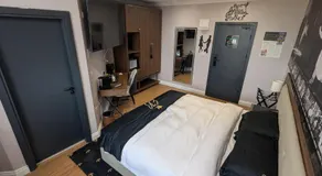 Empress Boutique Hotel Suites - Image 2