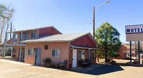 Travelers Motel - Image 3