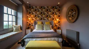 The Horse and Groom - Image 2