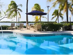 Coconut Palm Inn - Image 2